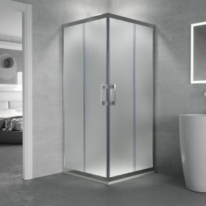 Divisória de duche quadrada GLISS com abertura angular 2 fixas 2 portas de correr. Vidro opaco com tratamento anti-calcário. Acabamento CROMADO BRILHANTE